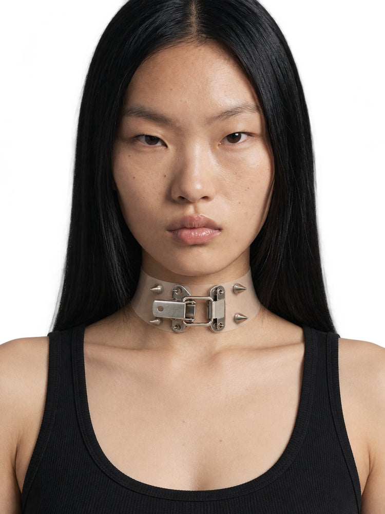 Model wearing the ALISA01 translucent choker with a silver-tone front latch and four studs.