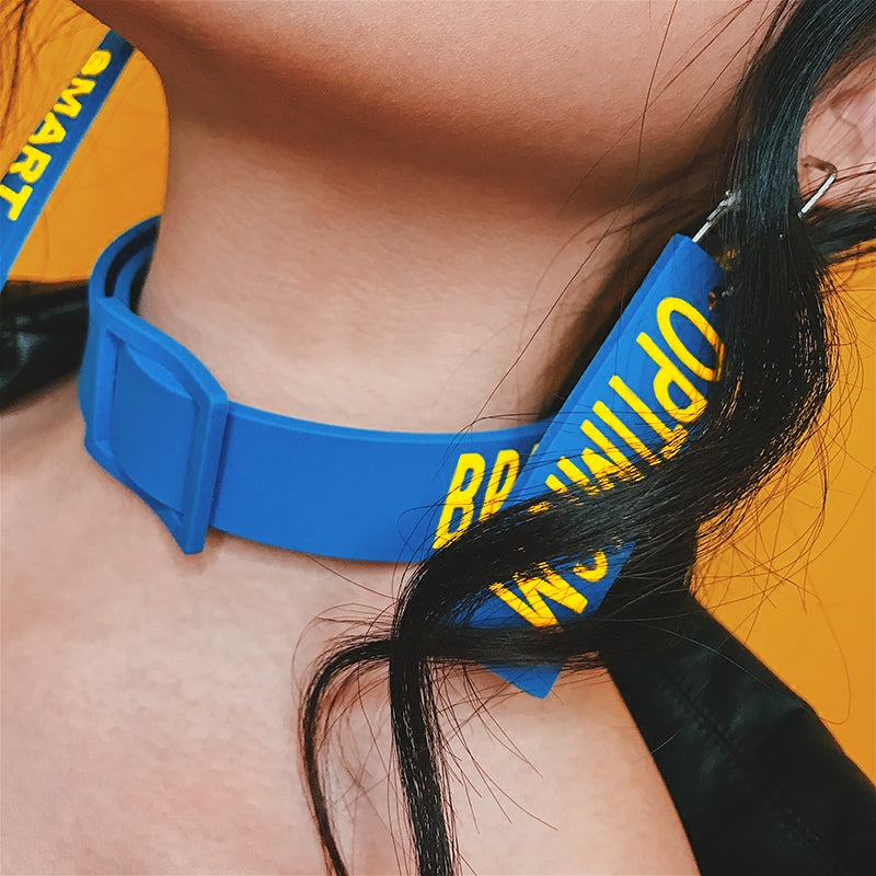 EOH-STUDIO BTBM blue silicone choker with threaded rectangular closure, close-up.