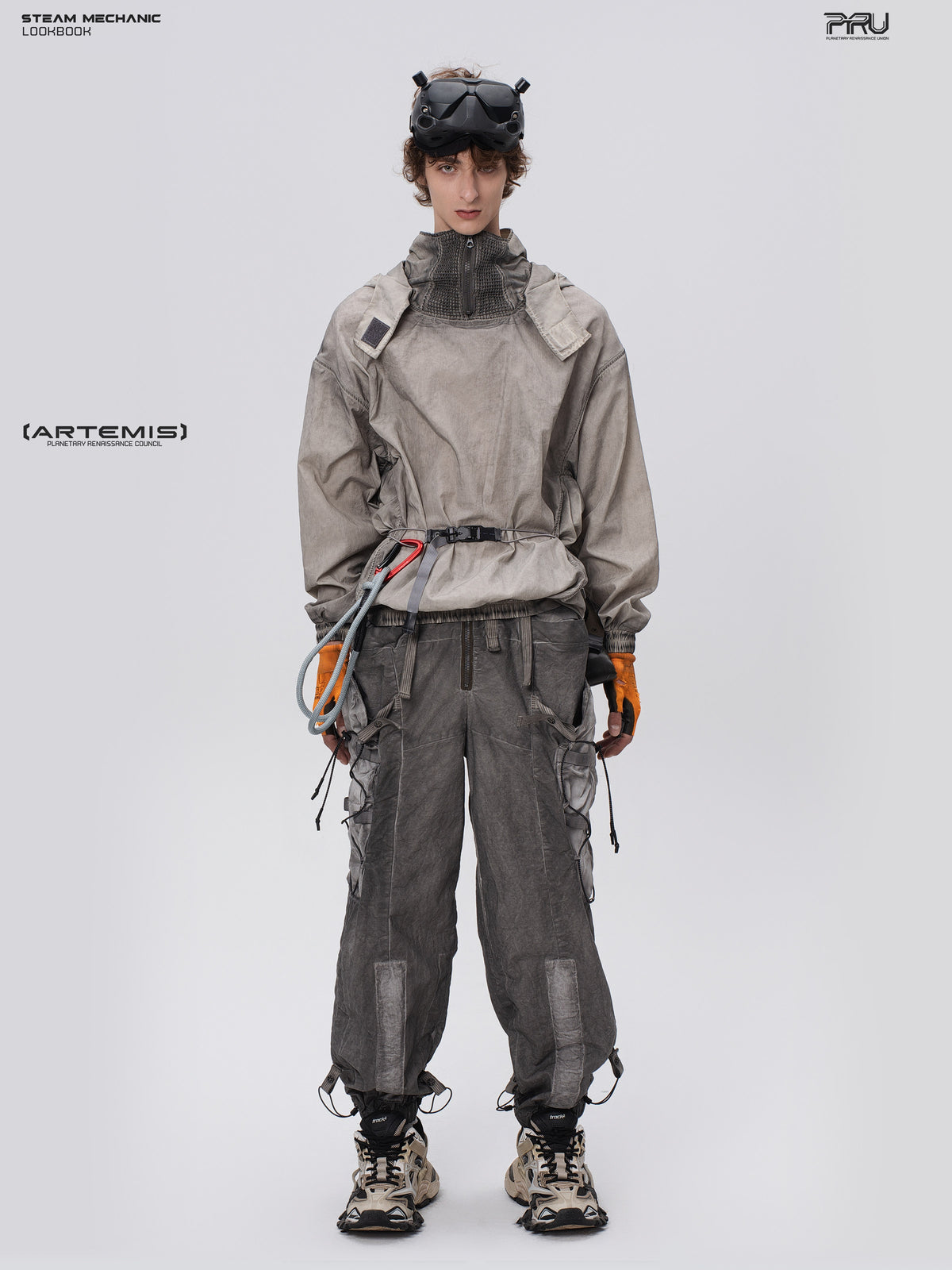 PIONEER meteorite-gray mesh hoodie, full-body front styling with gray trousers