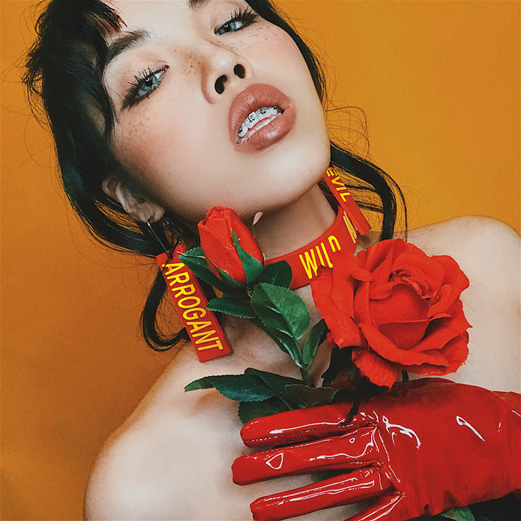 EOH-STUDIO BTBM red EVIL choker worn with red roses and gloves.
