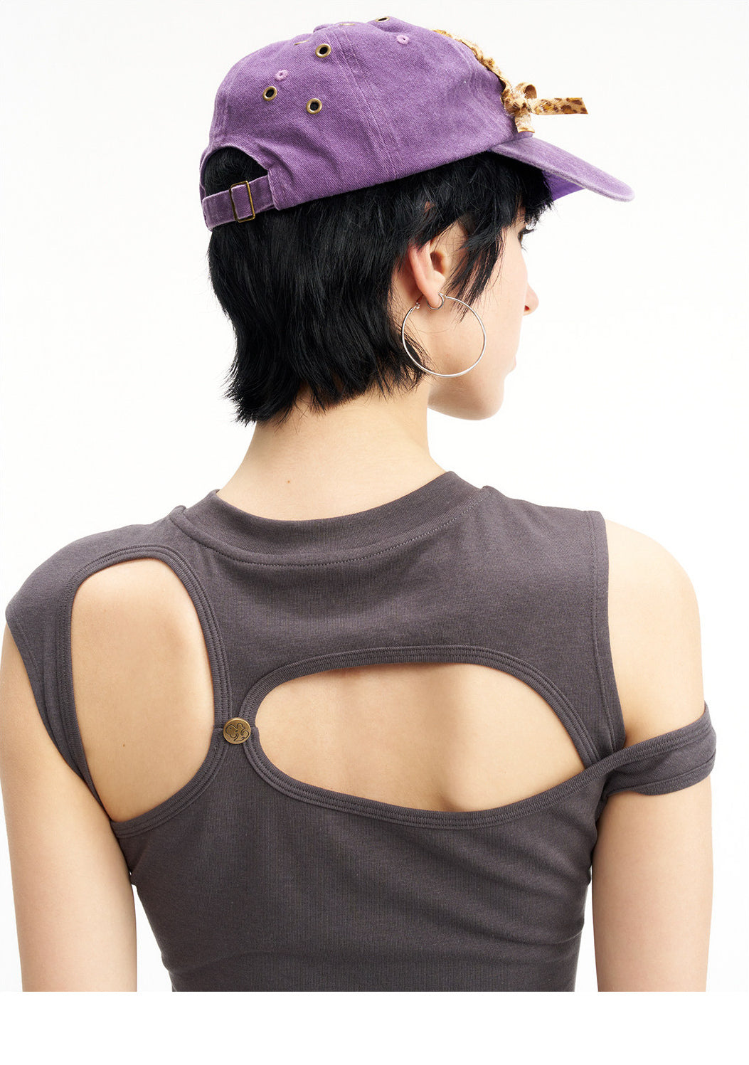NEXT PASSPORT asymmetric cutout-shoulder sleeveless tee back detail