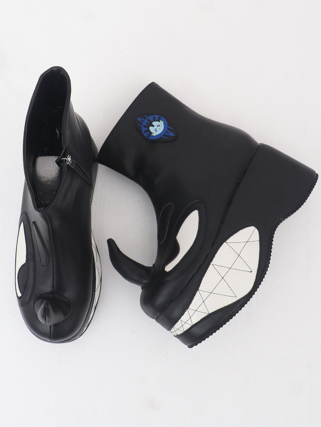 EMBRYO ANGRY horn-toe platform boots — inner zipper and openings