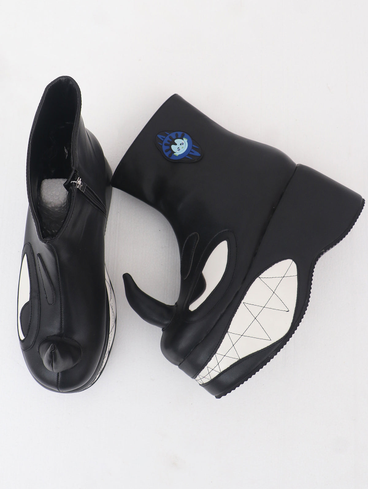 EMBRYO ANGRY horn-toe platform boots — inner zipper and openings