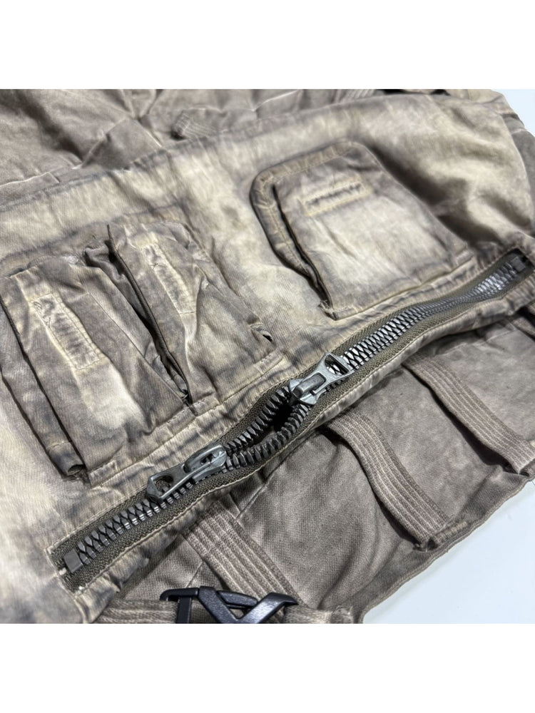 PIONEER cargo pants detachable waist pouch, zipper and pocket close-up