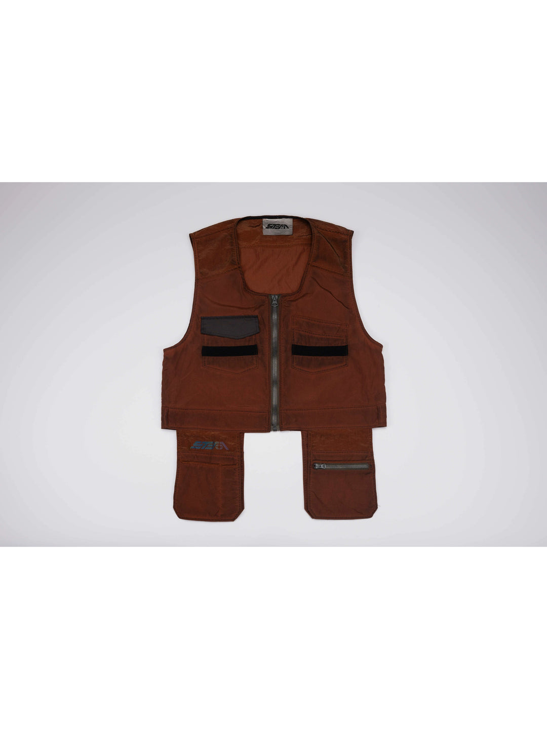 PIONEER sedna-red multi-pocket vest — front flat-lay showing the contrast chest pockets and extended cargo panels