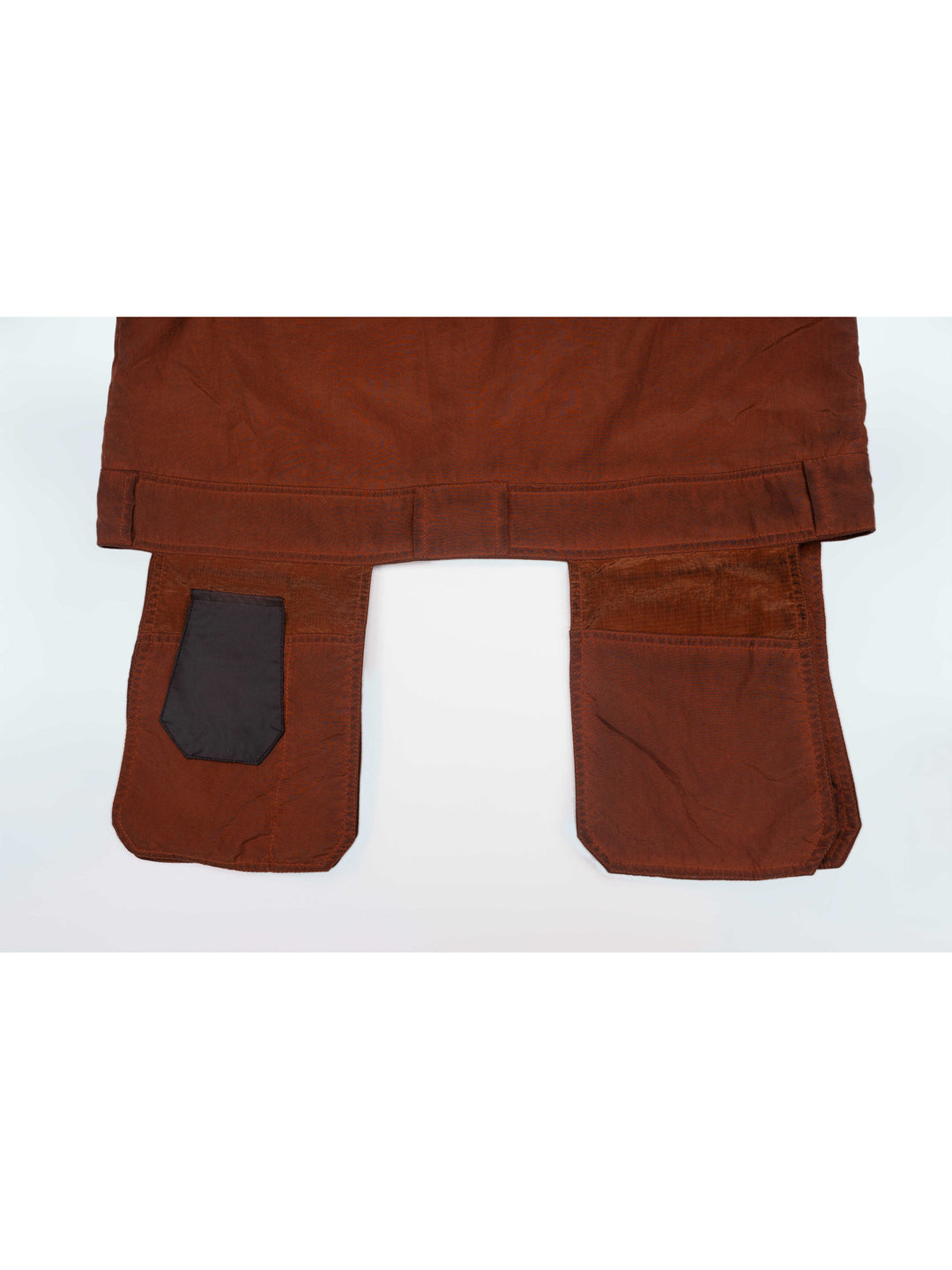 PIONEER sedna-red multi-pocket vest — close-up of the rear cargo panels and contrast pocket