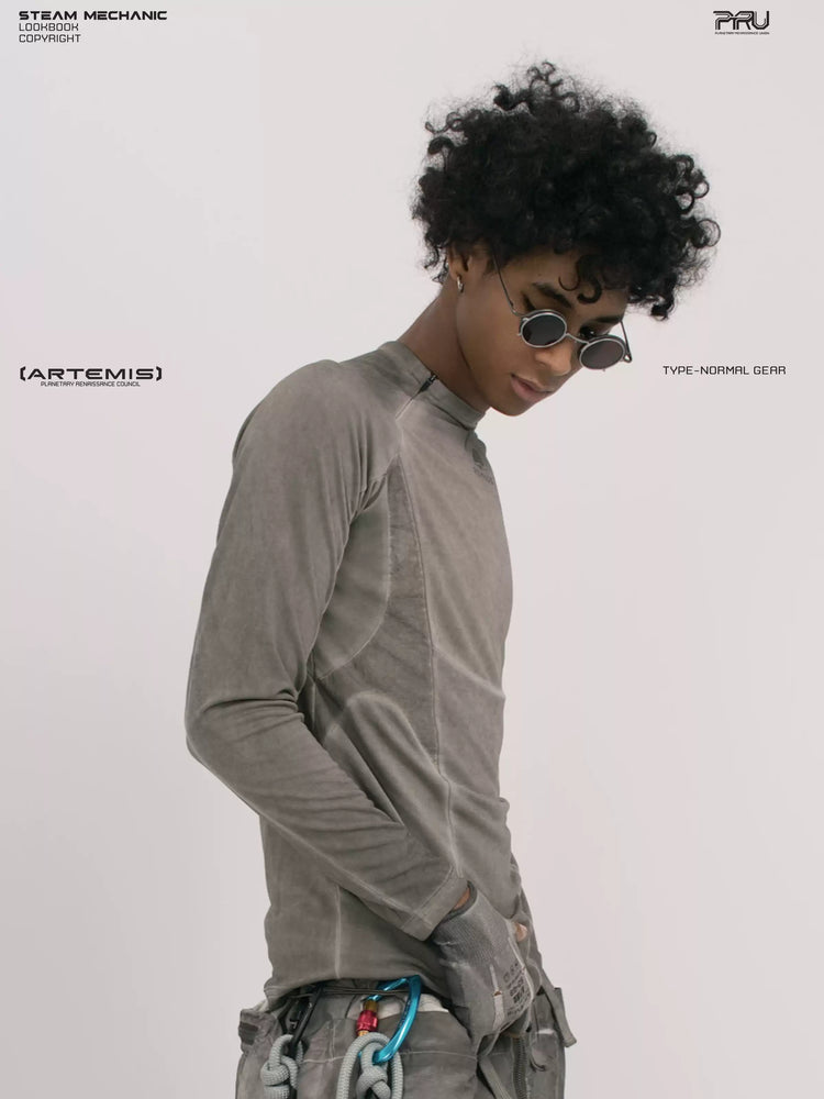 TWIN STAR meteor gray stretch riding base-layer top — side modeled close-up looking down