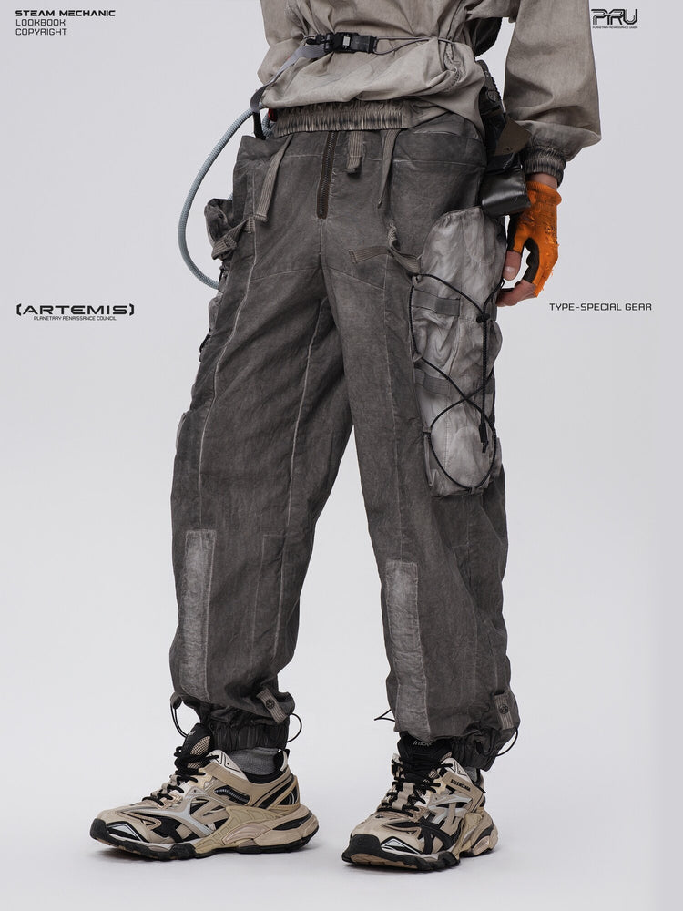 PIONEER detachable waist-pouch cargo pants in meteorite gray — close-up of the long cargo pocket from the opposite side