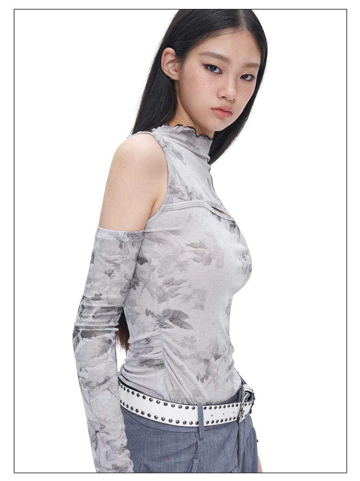 NEXT PASSPORT gray ink-print asymmetric off-shoulder top