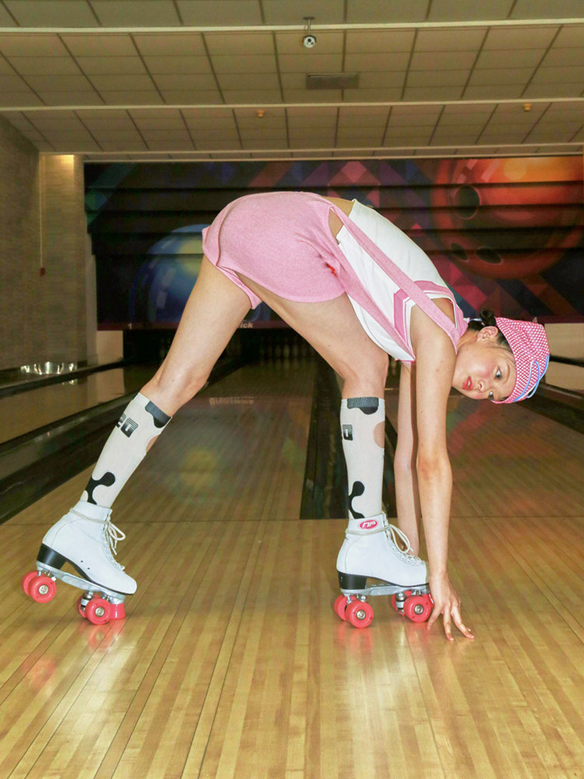 NEXT PASSPORT white-black openwork athletic knee-high socks roller-skating styling view