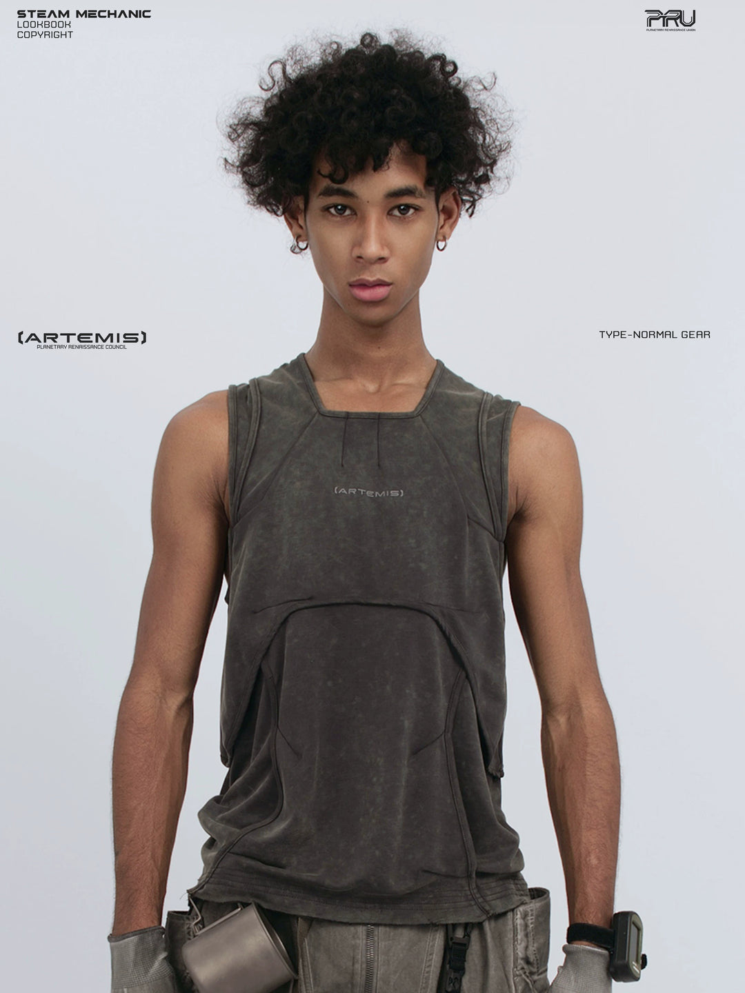 RIFT ARC deconstructed tank in fog gray — front modeled close-up showing the curved pocket panels