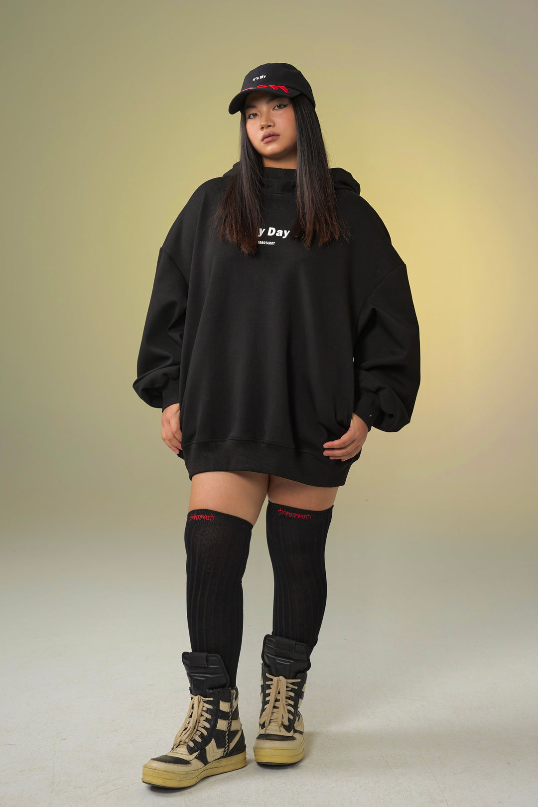 TAROTAROT IT'S MY DAY OFF OVERSIZED HOODED SWEATSHIRT