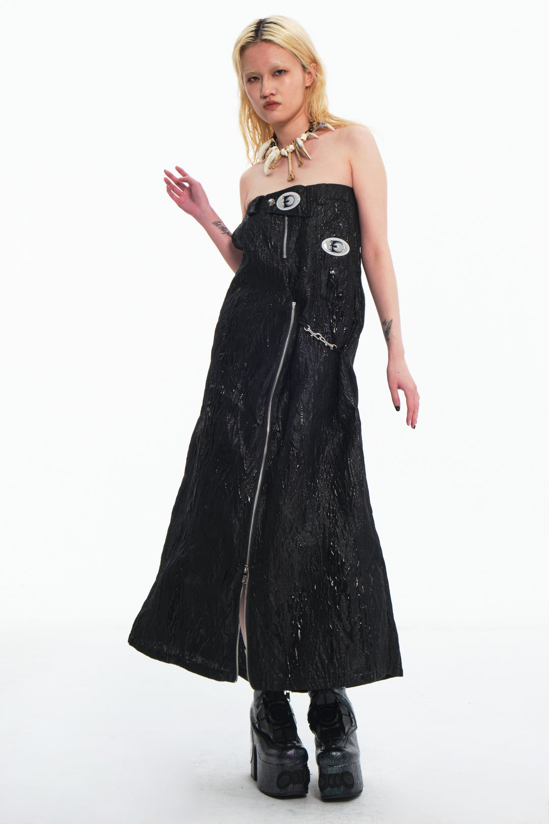 EMBRYO VENOM SHELL convertible zip skirt-pants — material and hardware detail