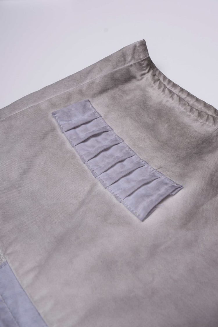 PIONEER eris white detachable-pocket utility hoodie — close-up of the pleated collar patch and washed fabric texture