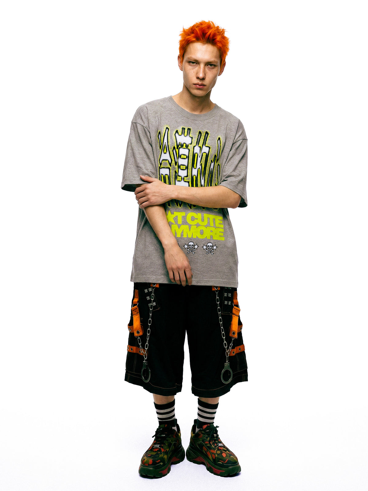 DEADENDKIDS NUMB HEART oversized graphic tee — construction detail