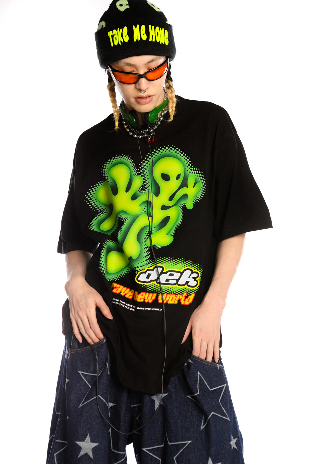 DEADENDKIDS ALIEN INVASION oversized graphic tee — alternate modeled angle