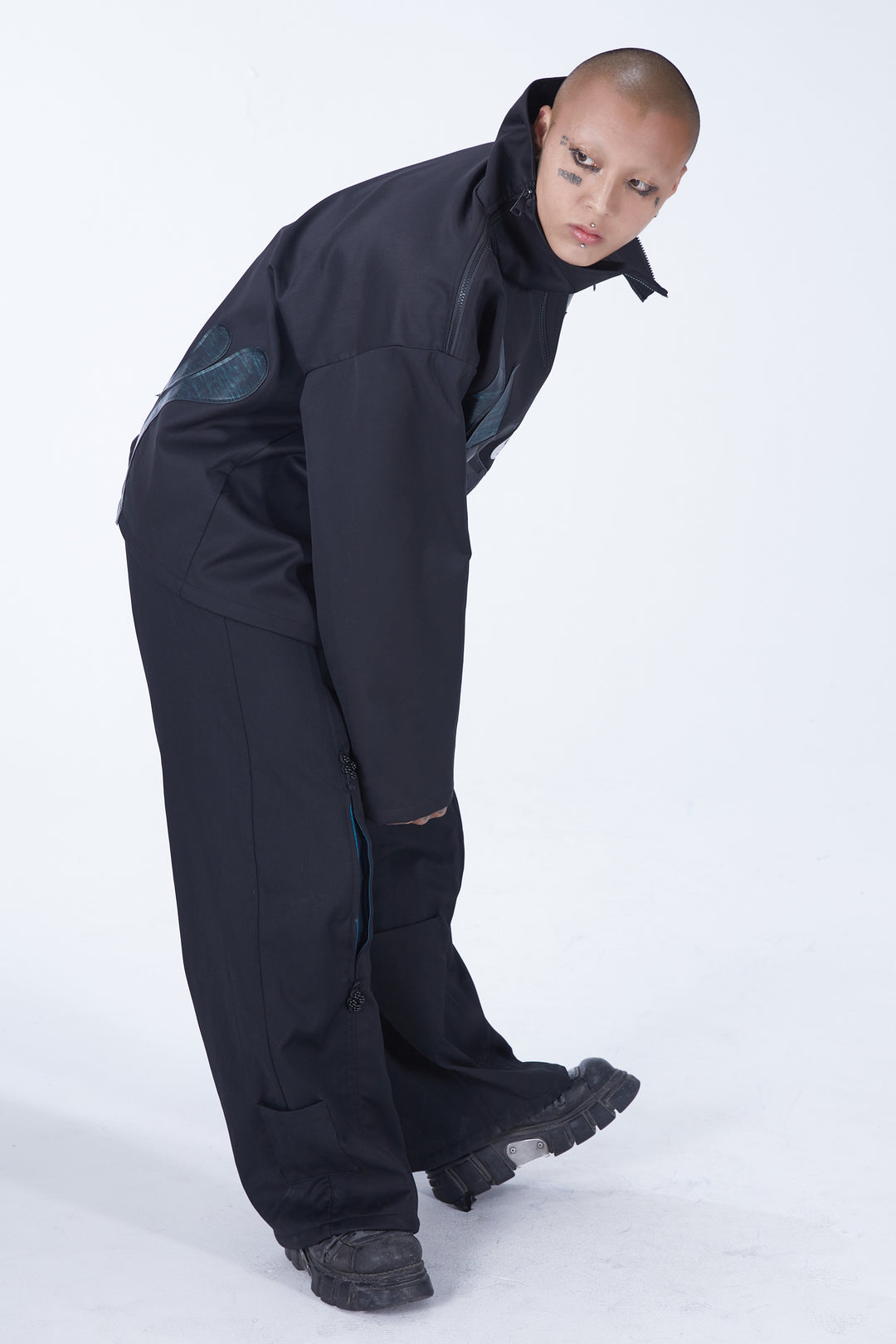 EMBRYO SHOE COLLAR asymmetrical sweatshirt — material and hardware detail