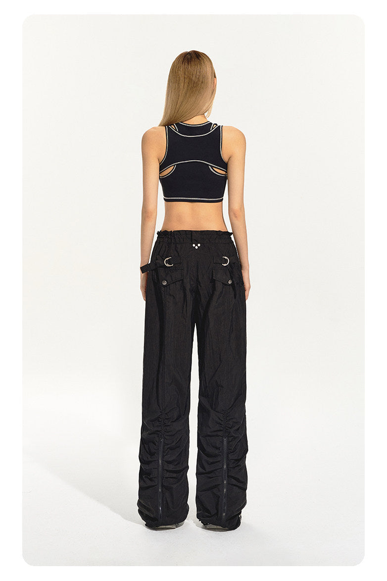 NAWS CLOUD three-proof softshell running pants — modeled detail view of the garment construction