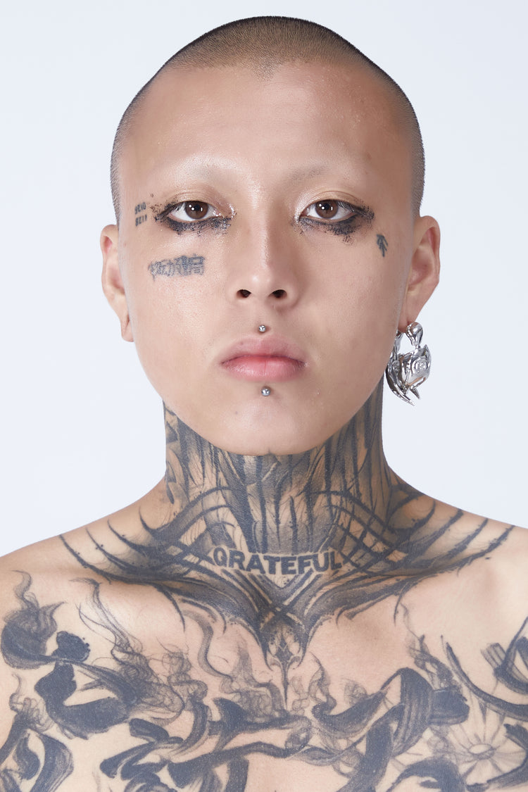 EMBRYO VENOM CLAW sculptural earrings — construction detail