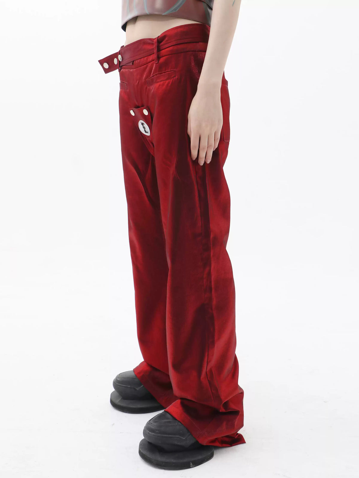 EMBRYO FIVE POISONS color-shift low-rise pants — front modeled view