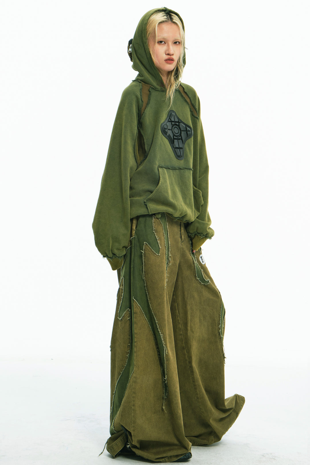 EMBRYO GREEN GUARD distressed wide-leg pants — alternate modeled angle
