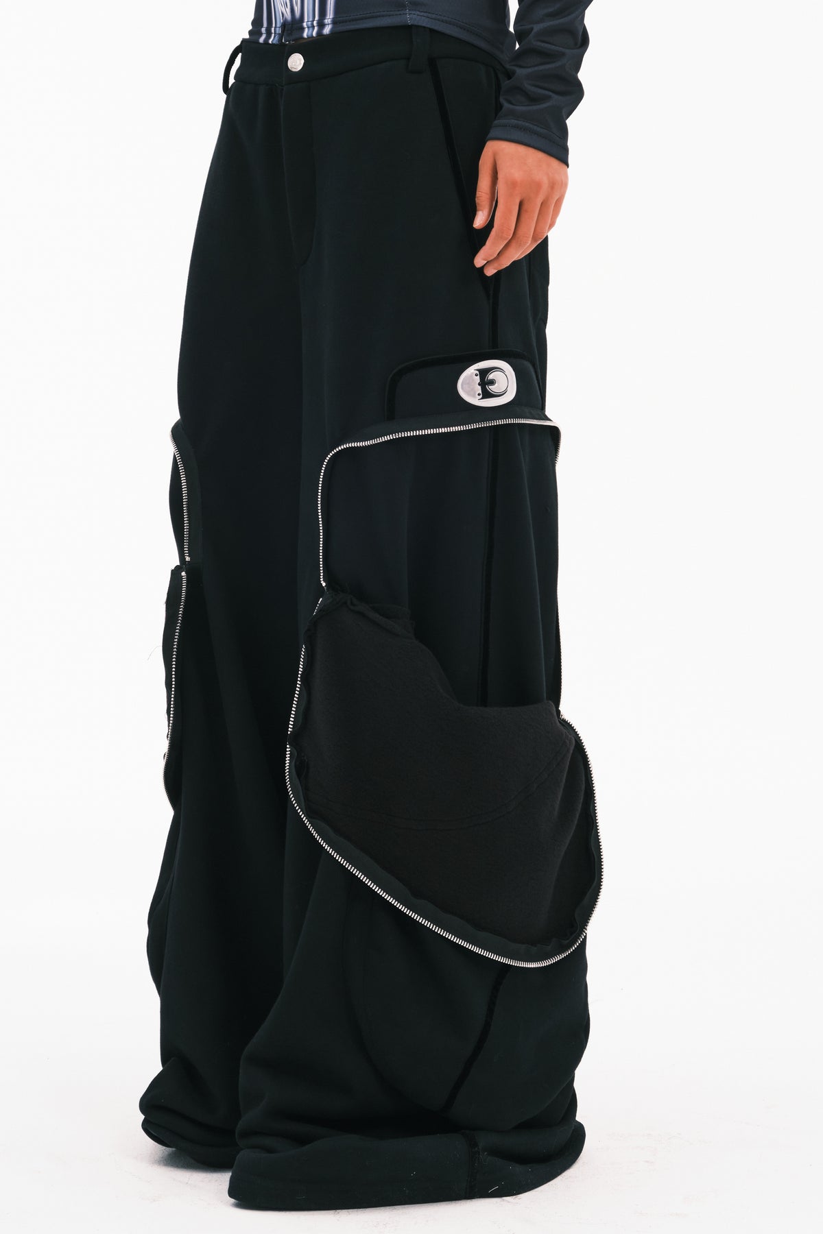 EMBRYO BIG POCKET wide-leg sweatpants — product-only rear view