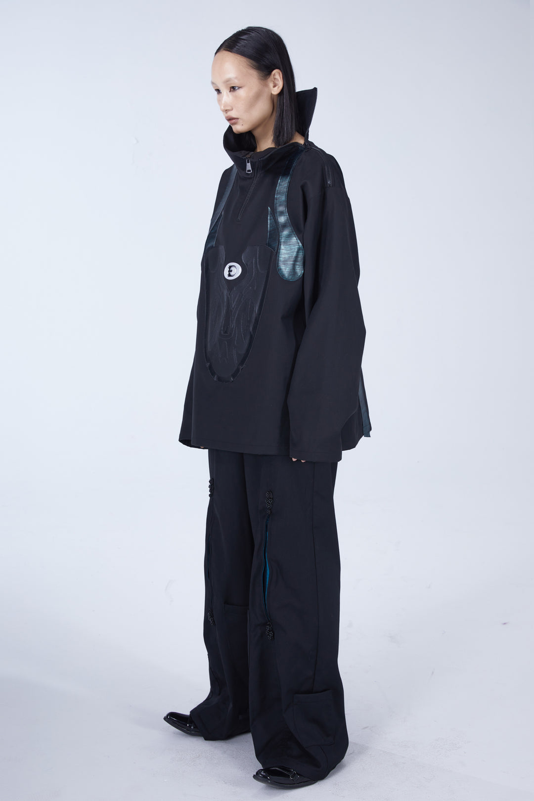 EMBRYO SHOE COLLAR asymmetrical sweatshirt — construction detail