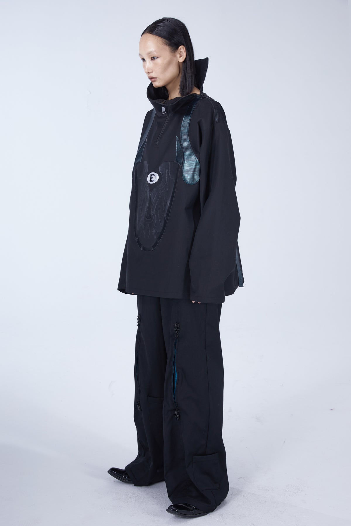 EMBRYO SHOE COLLAR asymmetrical sweatshirt — construction detail