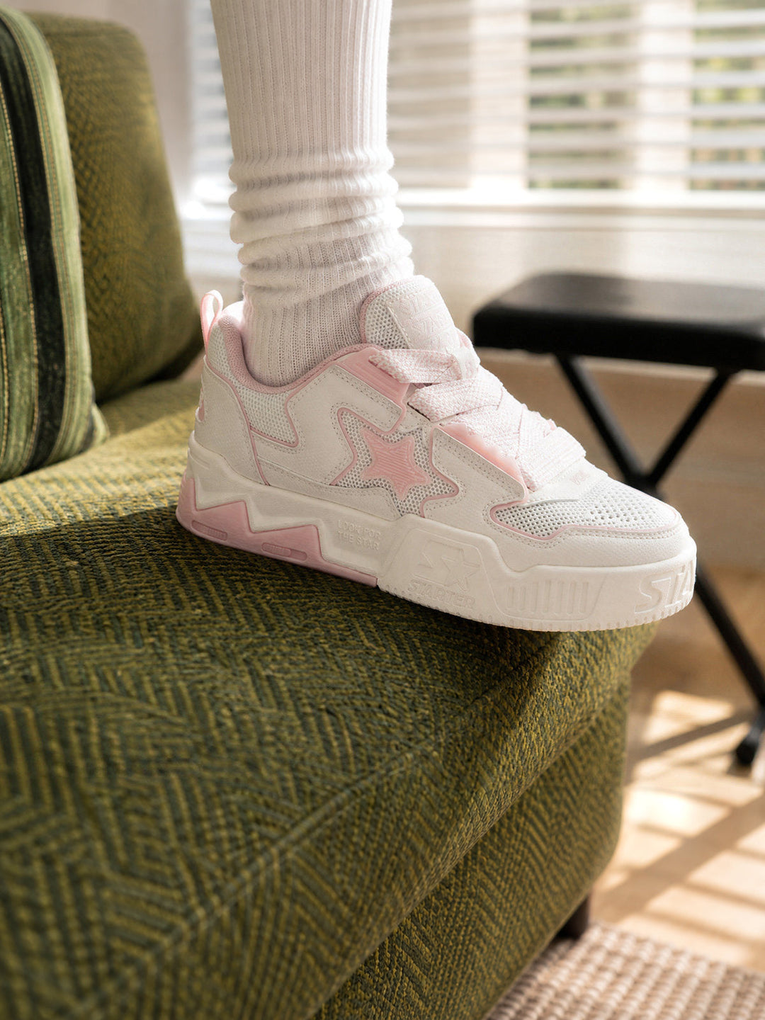 Pink-and-white STARTER VOL 90S mesh sneaker worn on foot, close side view