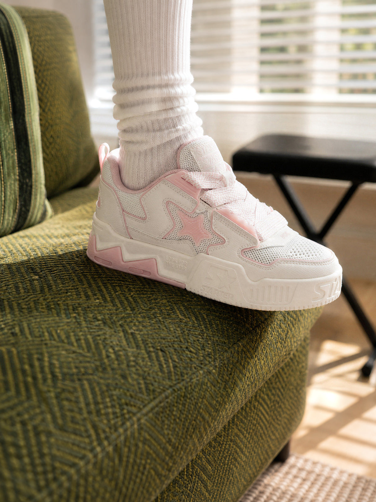 Pink-and-white STARTER VOL 90S mesh sneaker worn on foot, close side view