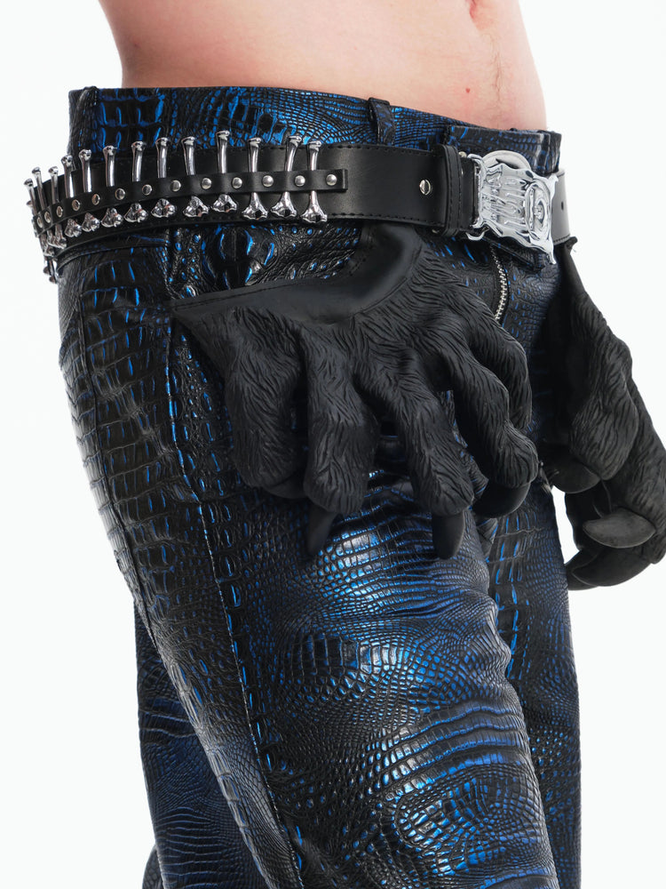 EMBRYO BONE SIGIL genuine leather belt — side styled waist view