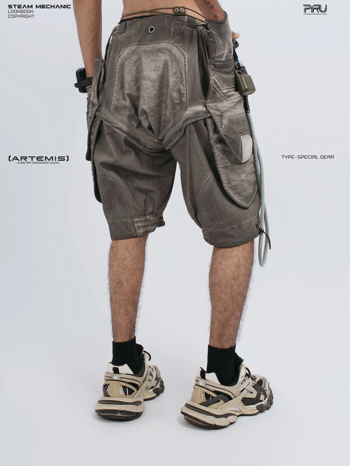 ARTEMIS xirang brown detachable technical shorts — material and silhouette detail
