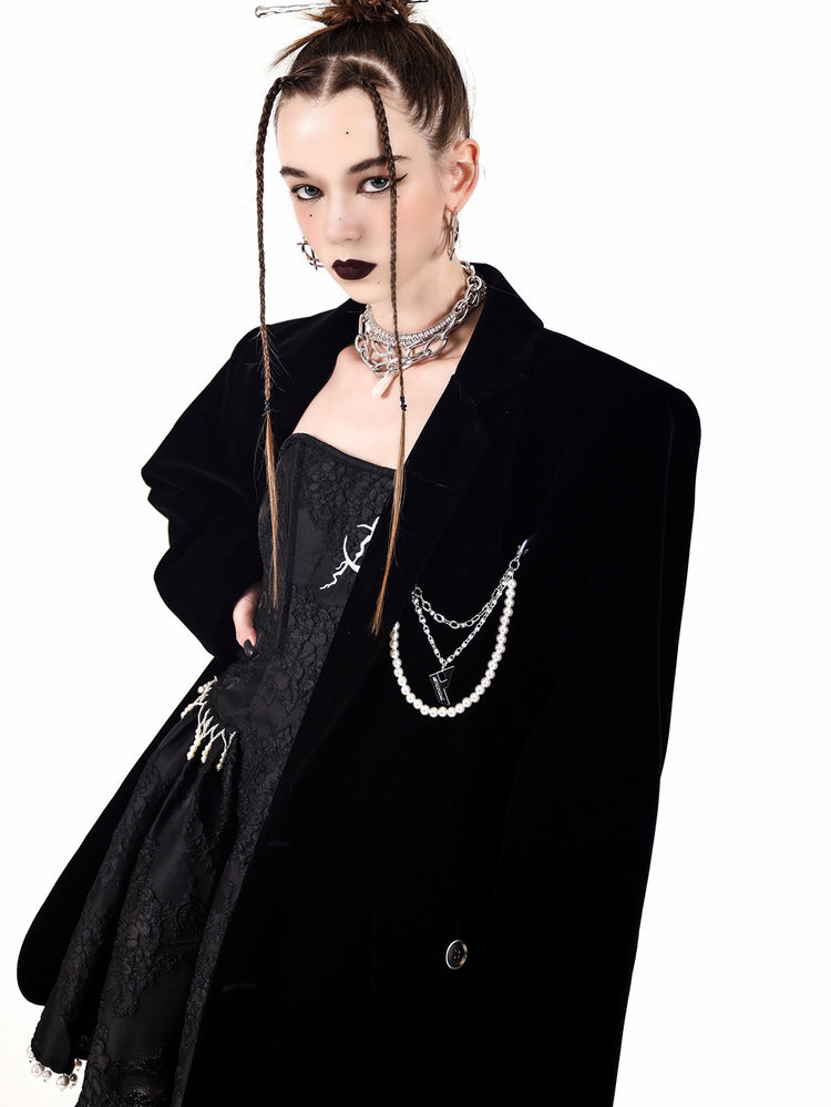 PINKSPINK DEAN pearl-chain velvet blazer — black close-up of the pearl-chain brooch and notched lapels