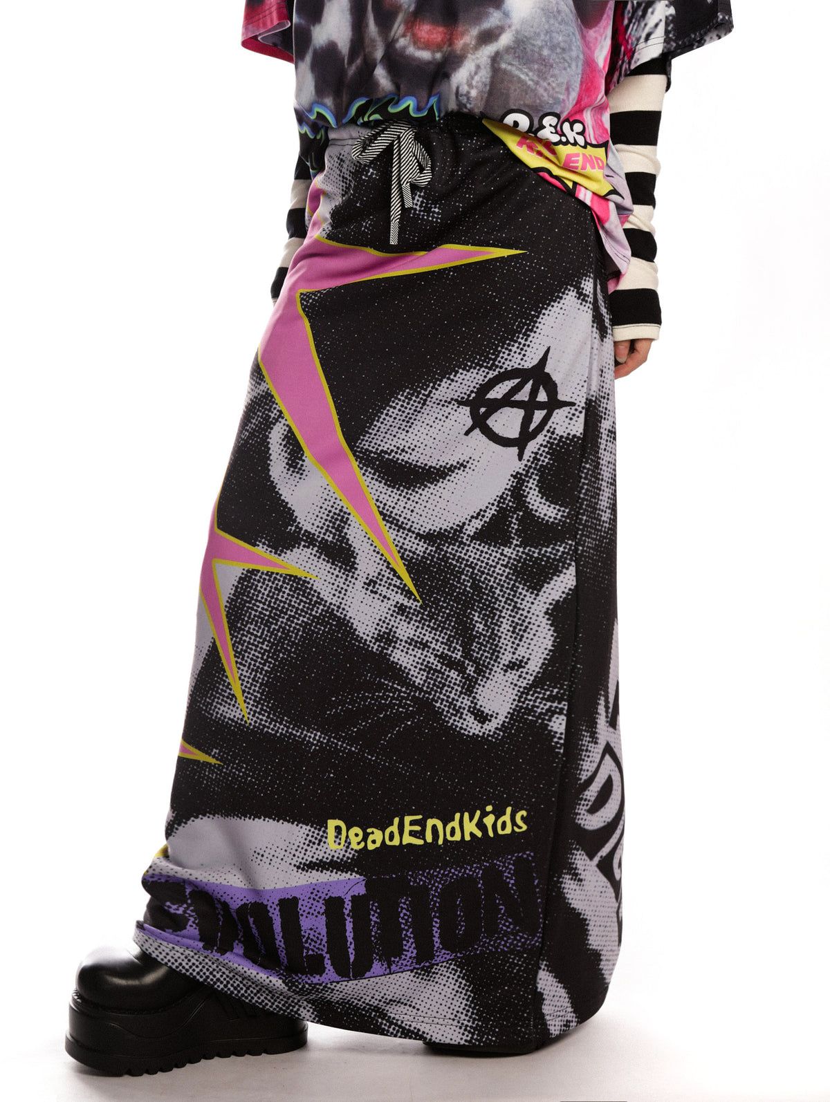 DEADENDKIDS PUNK RIOT printed sweatshirt maxi skirt — rear modeled view