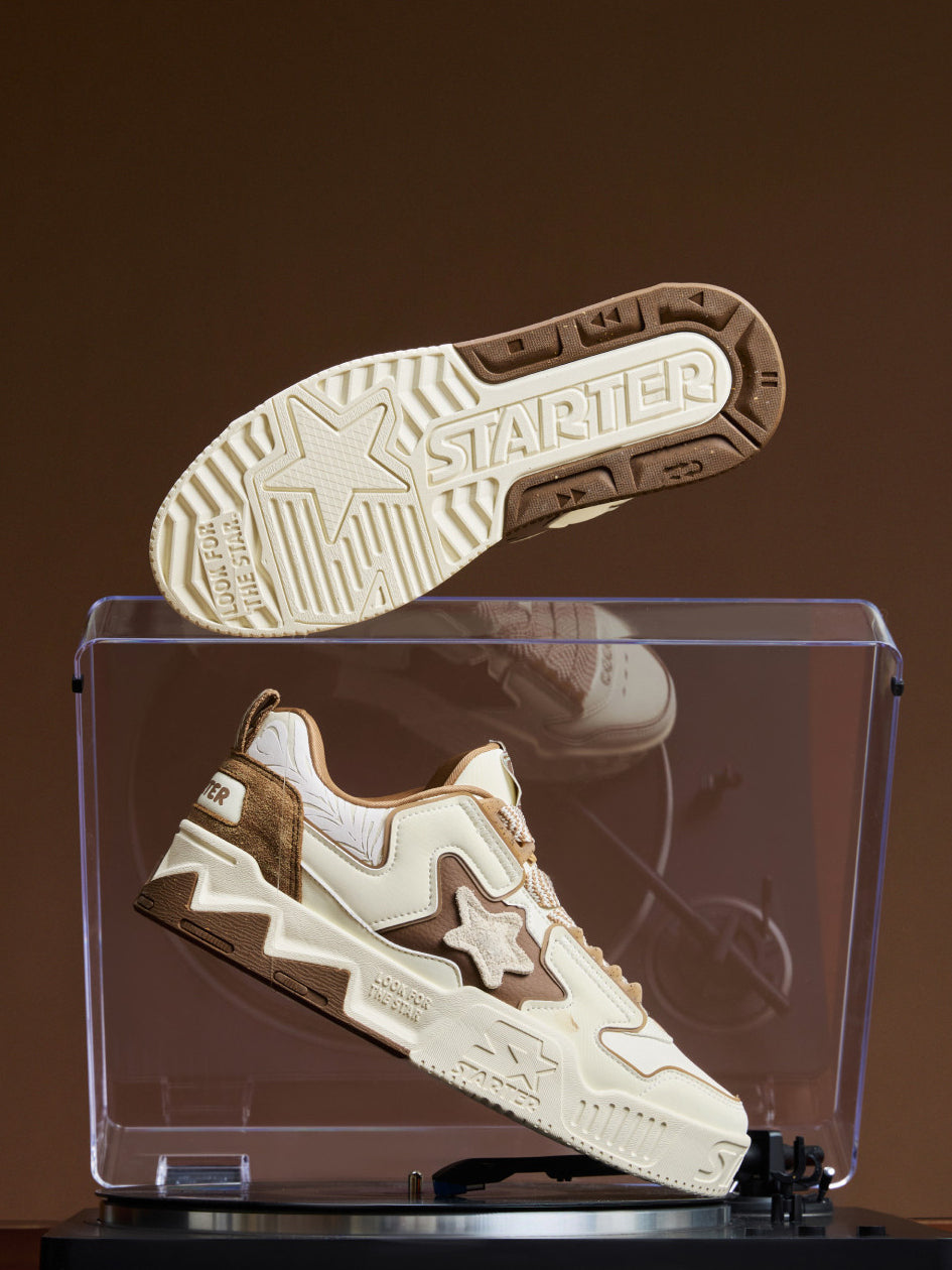 STARTER VOL 90S LATTE pair displayed on a turntable lid, with a complete outsole view and outer-side star panel