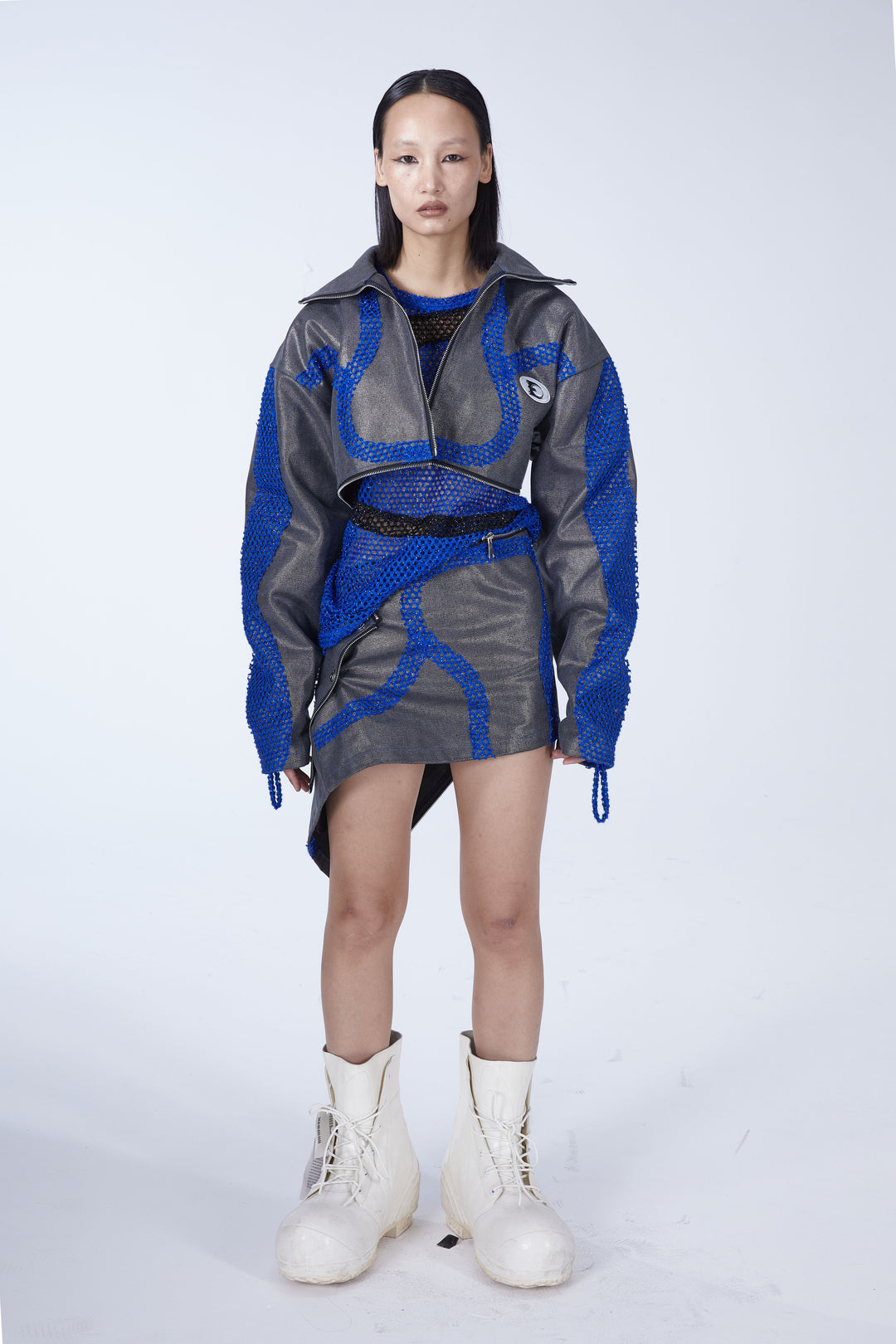 EMBRYO METAL SHELL convertible canvas jacket — alternate modeled angle