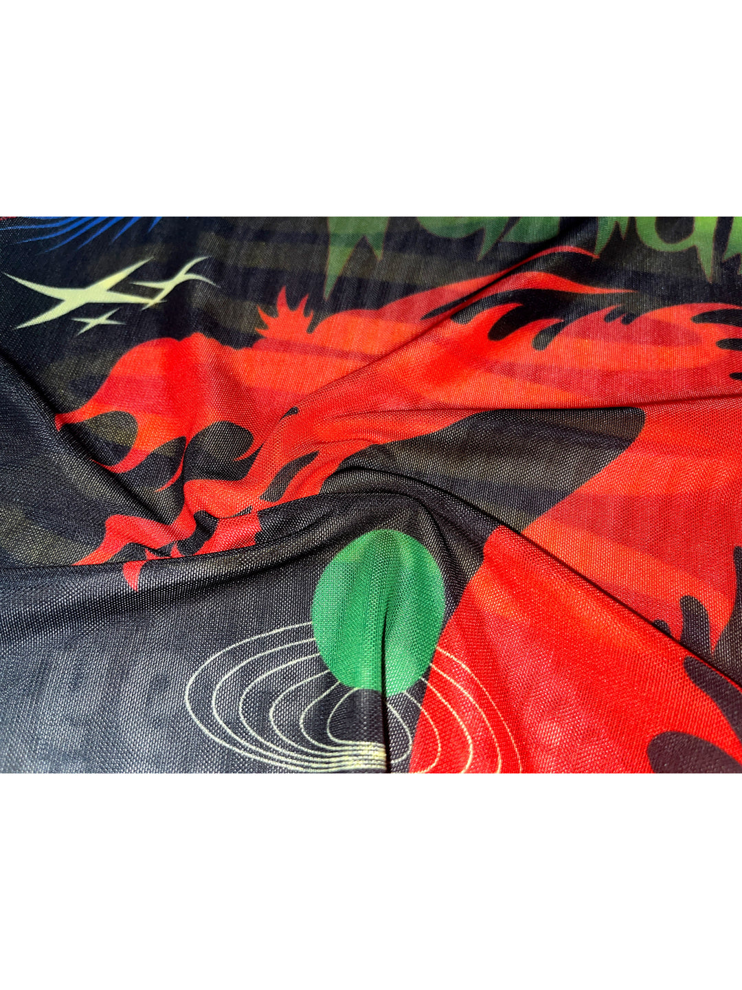 DEADENDKIDS GRAPHIC RIOT fitted mesh top — close modeled view