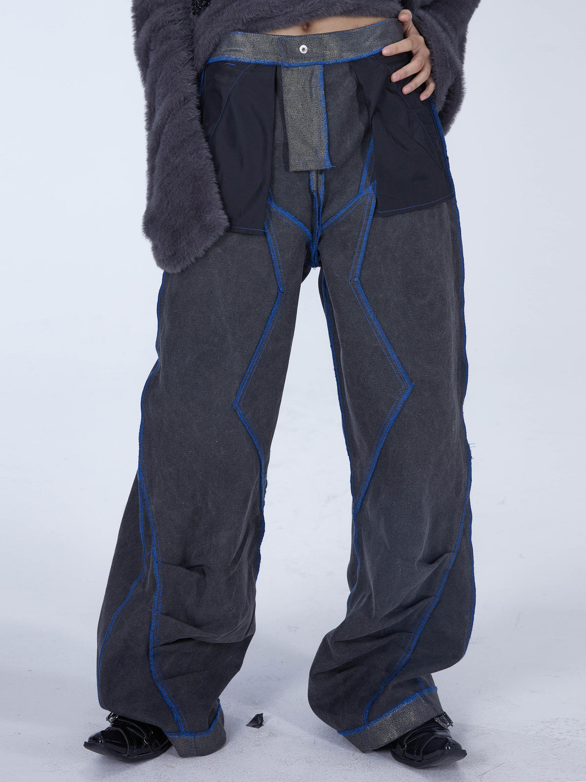 EMBRYO REVERSE CORE metallic canvas wide-leg pants — dark reverse-side front view