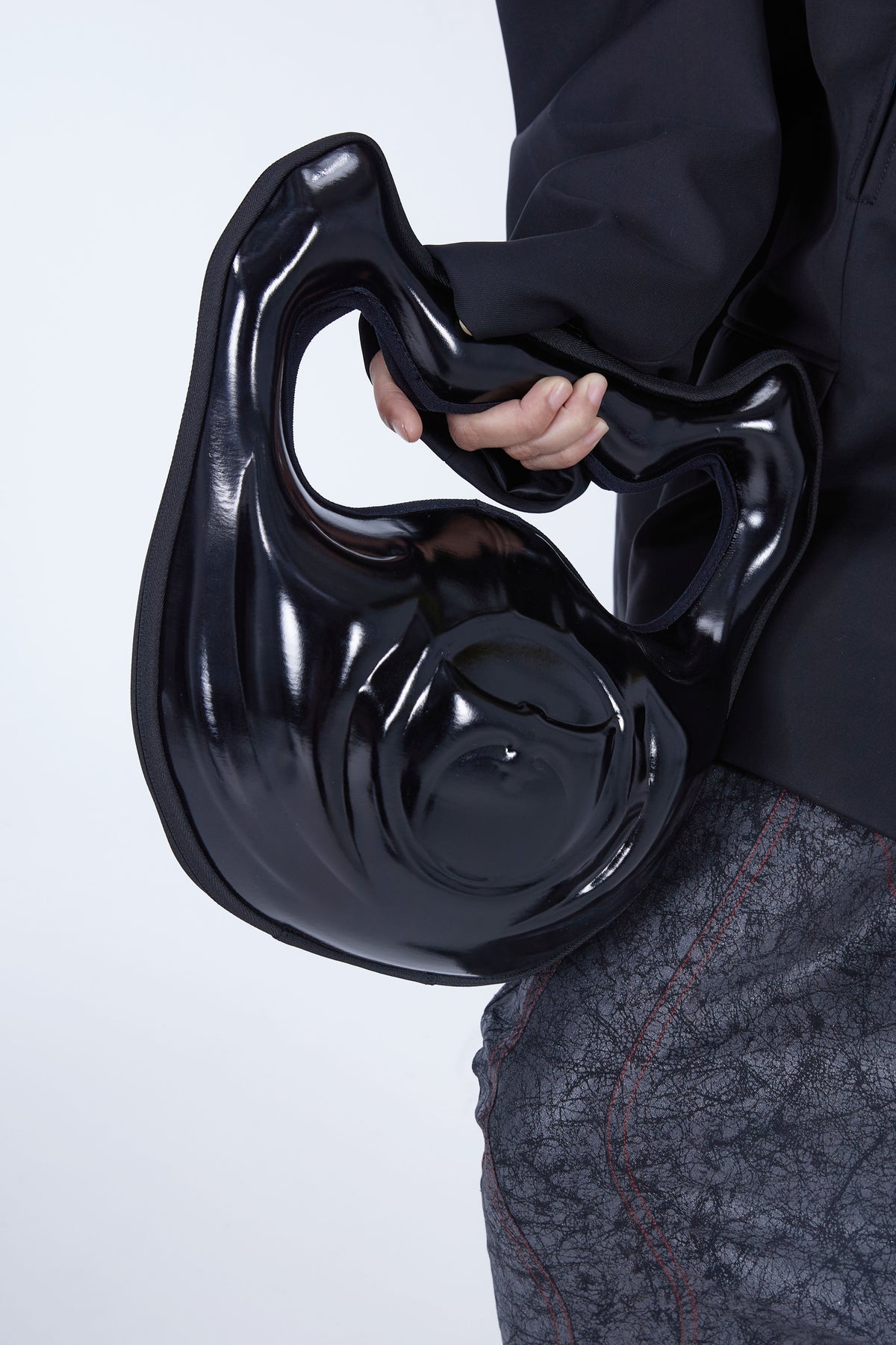 EMBRYO GRAVITY sculptural 3D handbag — construction and silhouette detail