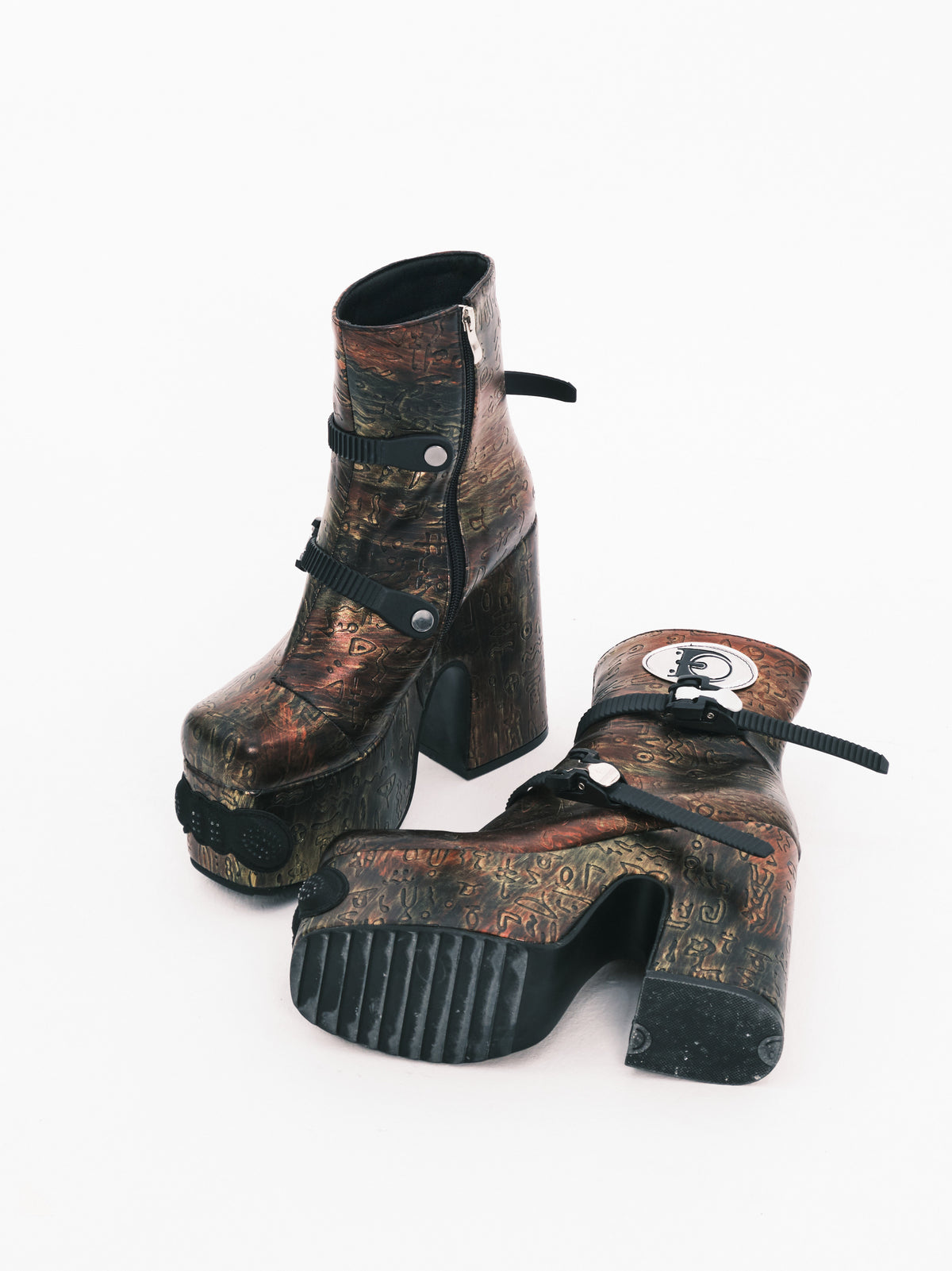 EMBRYO ORACLE high-heeled platform boots — side or detail presentation