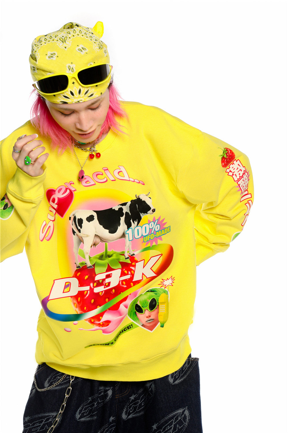 DEADENDKIDS LEMON RIOT cotton sweatshirt — close modeled view