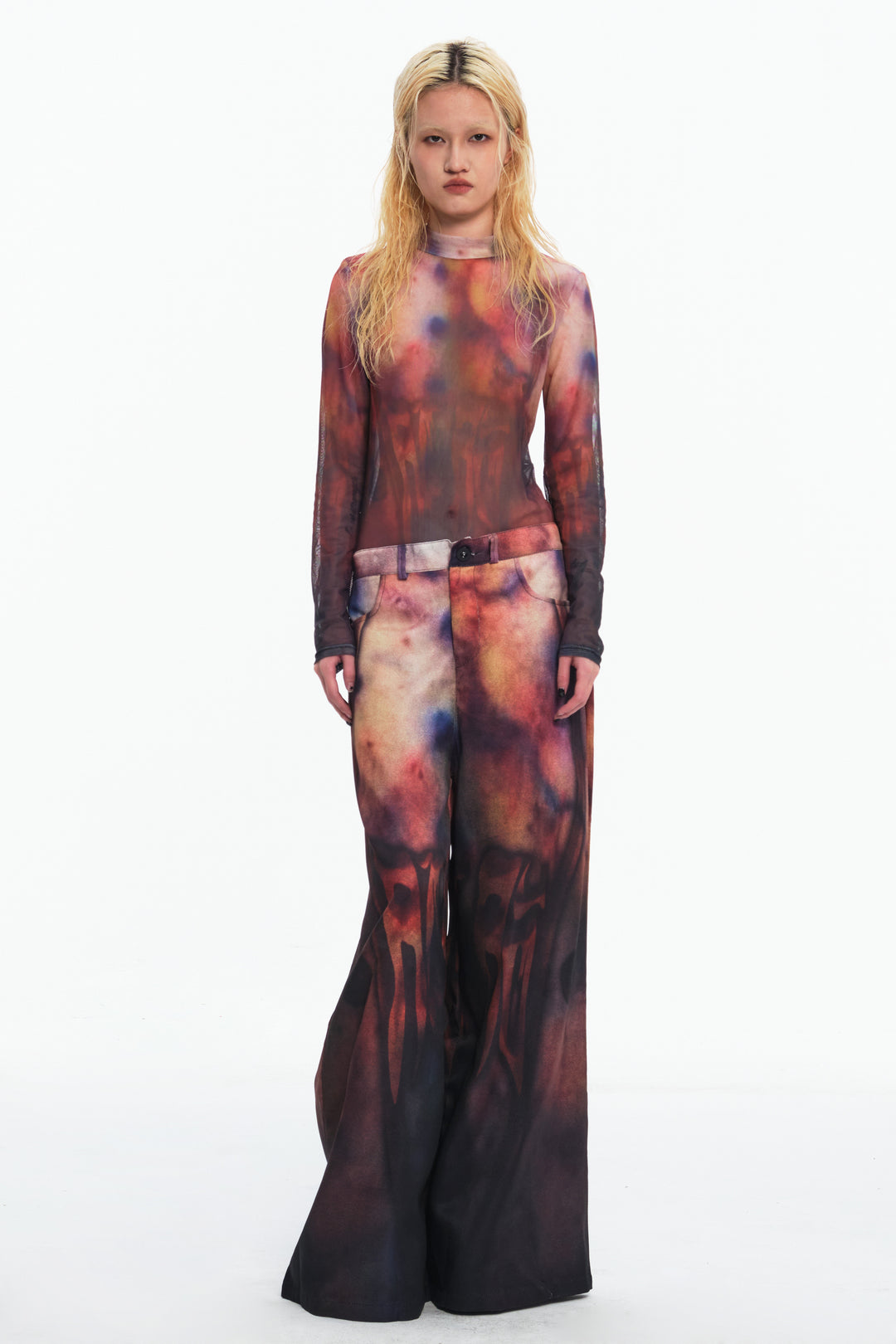 EMBRYO BRUISE SIGNAL printed wide-leg pants — rear modeled view
