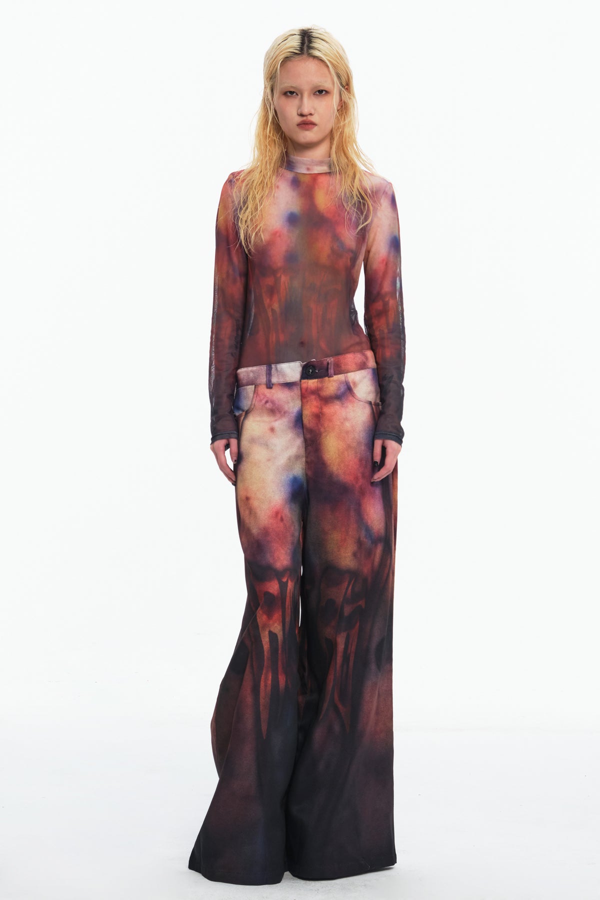 EMBRYO BRUISE SIGNAL printed wide-leg pants — rear modeled view