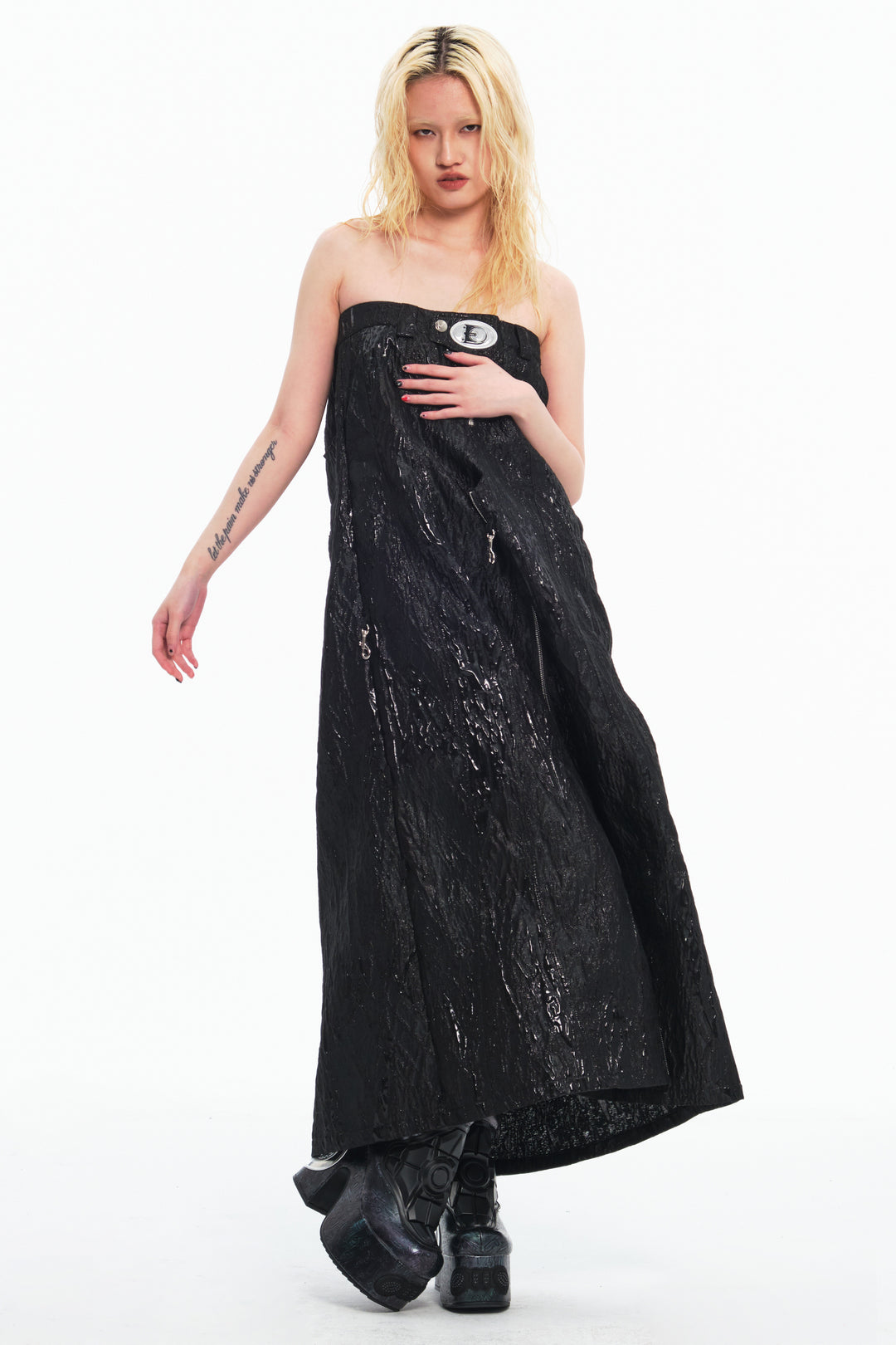 EMBRYO VENOM SHELL convertible zip skirt-pants — close modeled view