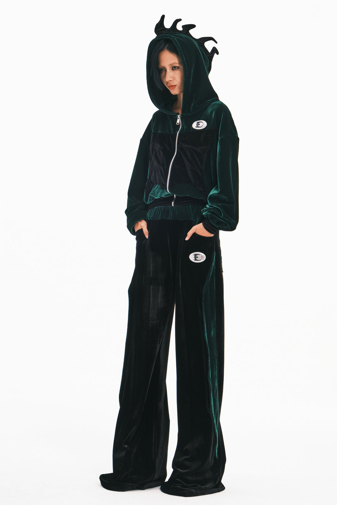 EMBRYO GREEN SPIKE cropped velvet hoodie — additional product detail view