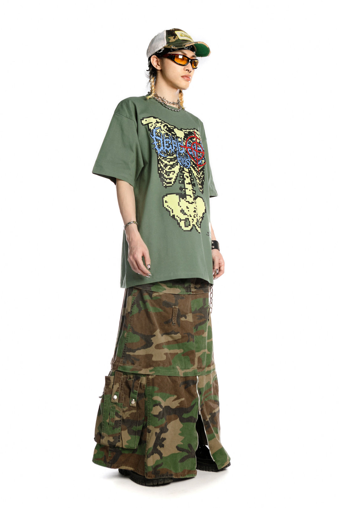 DEADENDKIDS SKELETON RIOT oversized graphic tee — construction detail