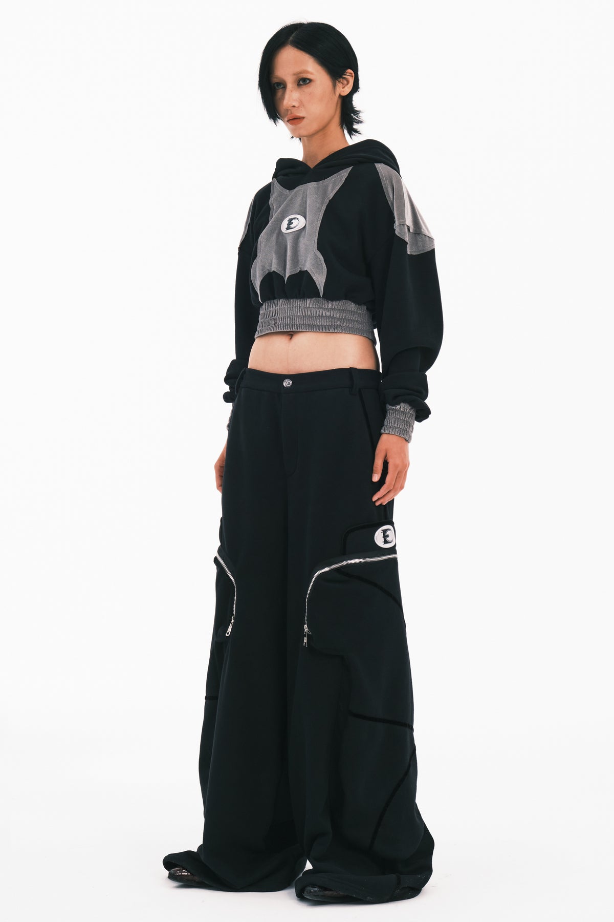 EMBRYO GUARD CORE cropped graphic sweatshirt — construction detail