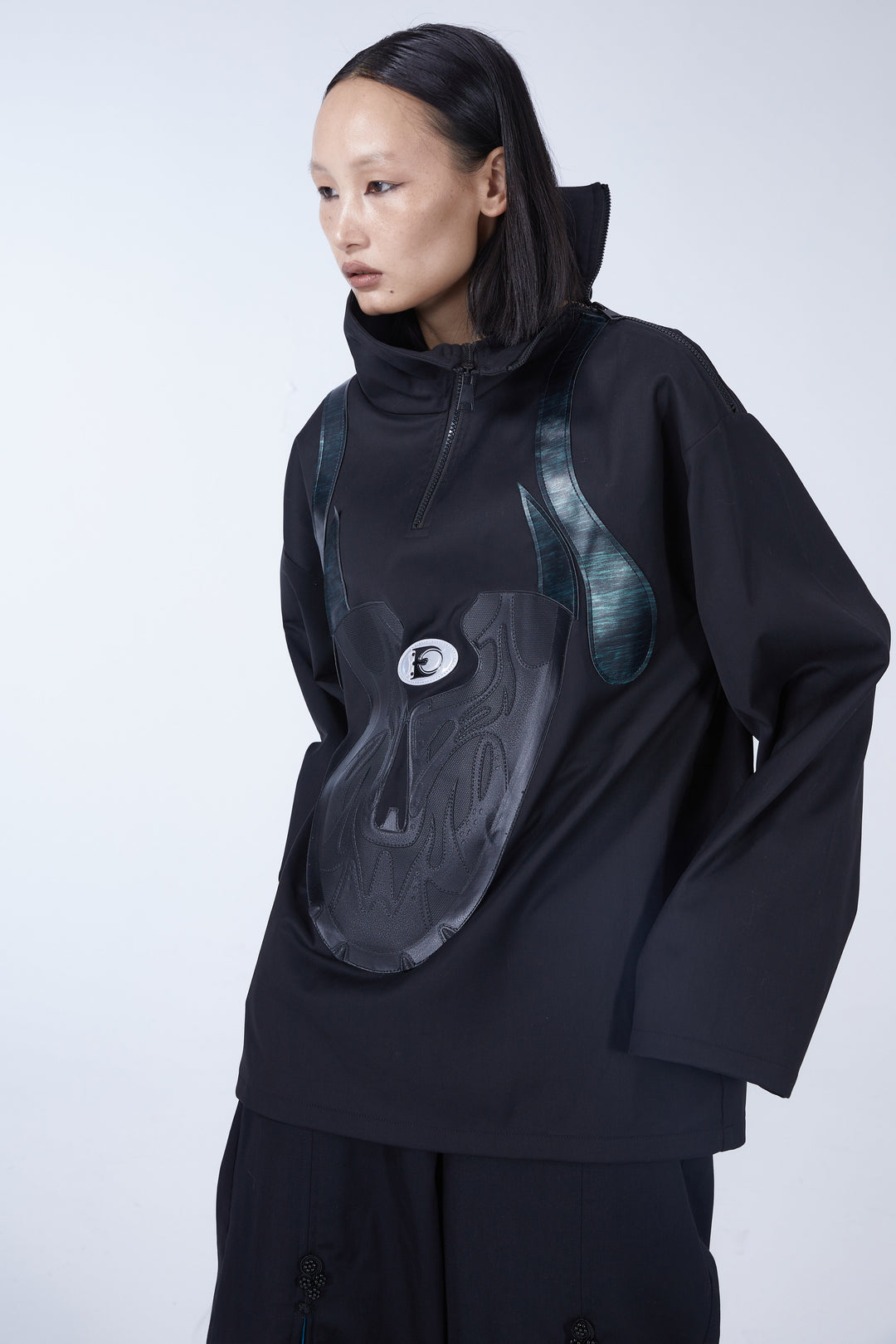 EMBRYO SHOE COLLAR asymmetrical sweatshirt — construction detail