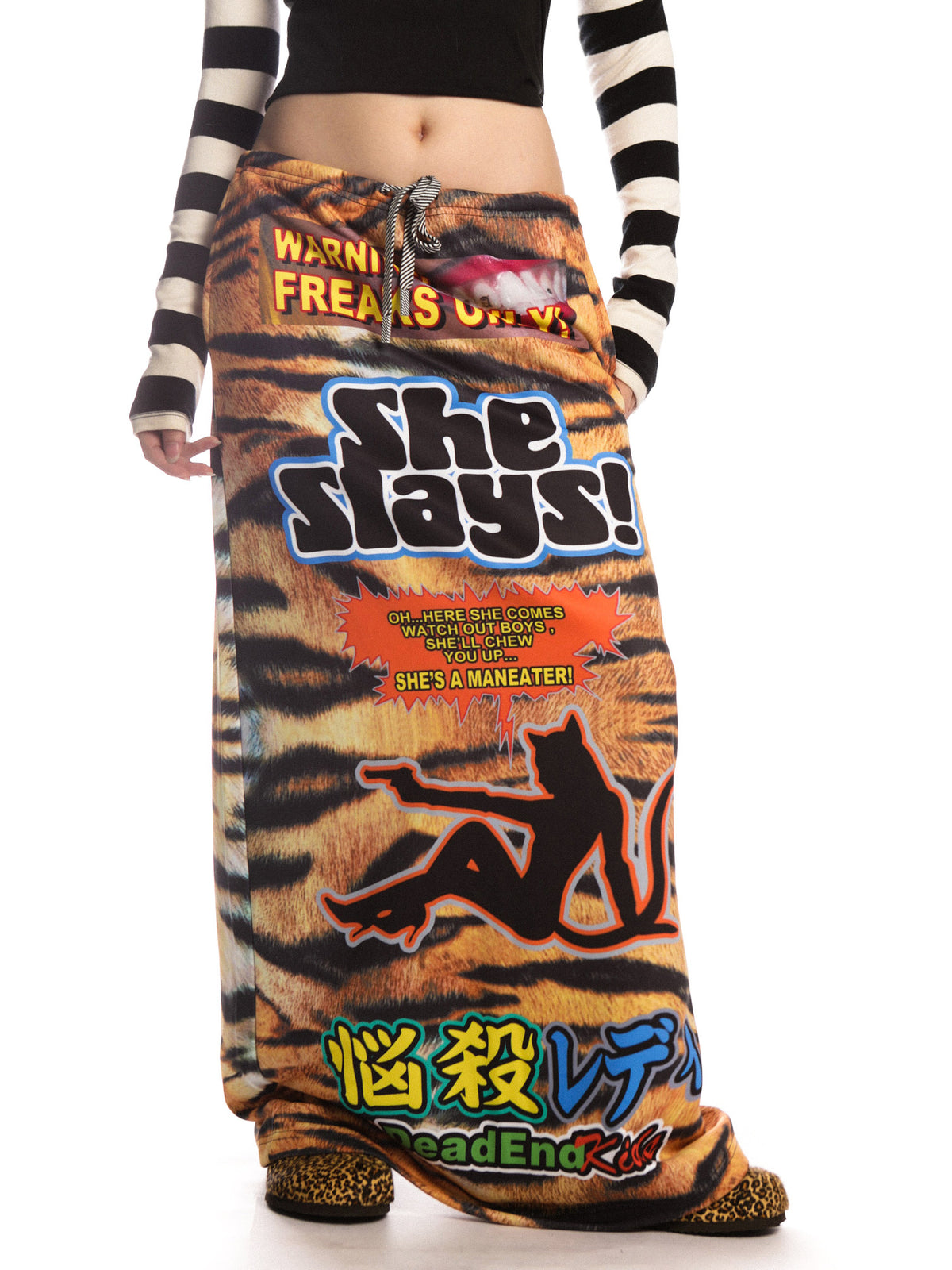 DEADENDKIDS TIGER RIOT graphic maxi skirt — material and print detail