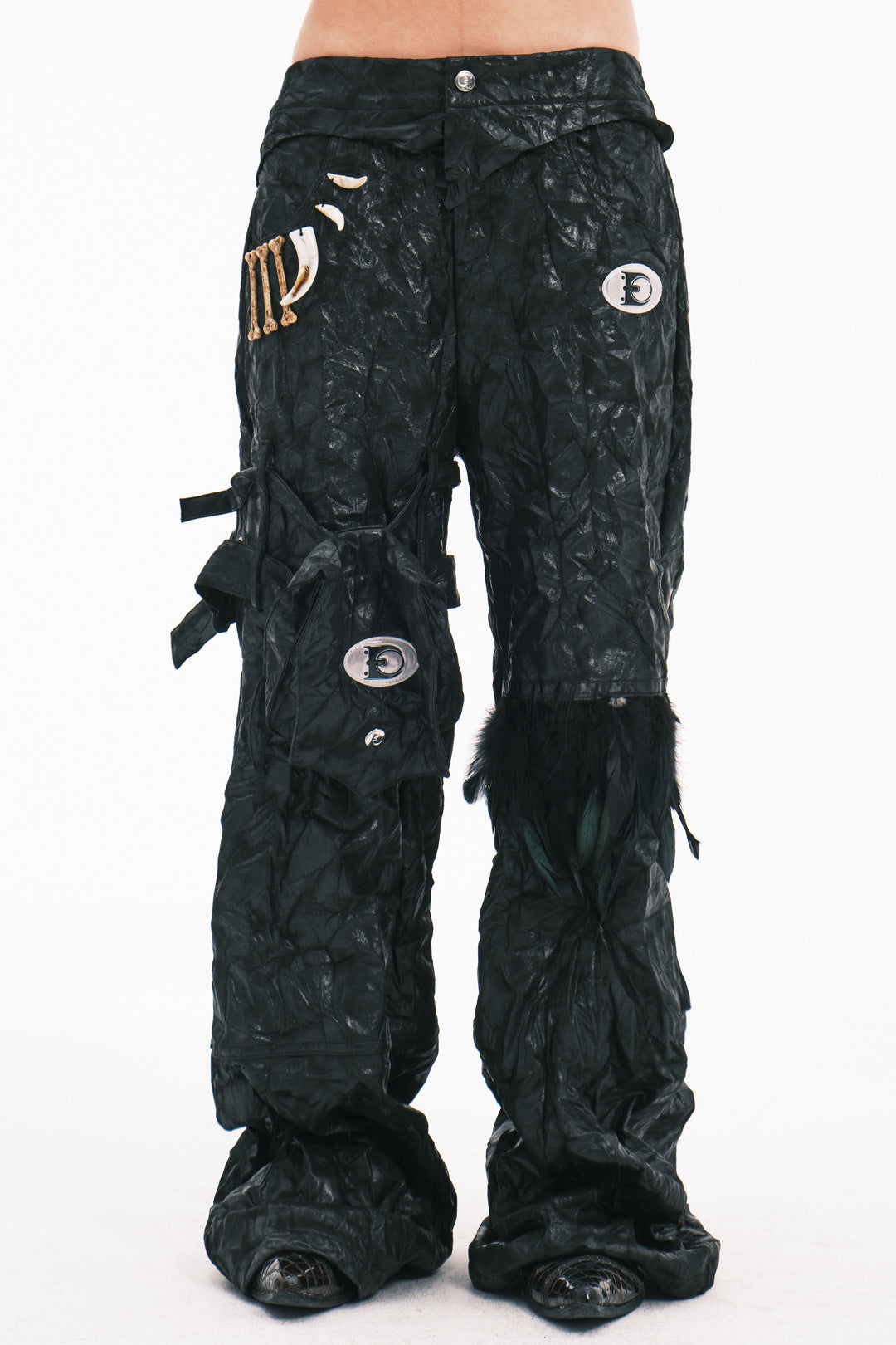 EMBRYO FEATHER LEG detachable-pouch flare pants — additional product detail view